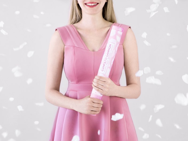 Tuba z płatkami róż, biały, 40cm Tuba z płatkami róż, biały, 40cm