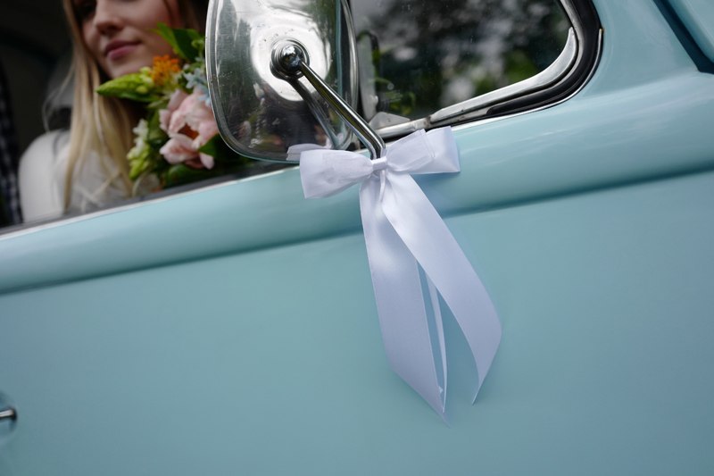 Kokardy z muszką, biały, 14cm (1 op. / 4 szt.) Kokardy z muszką, biały, 14cm (1 op. / 4 szt.)