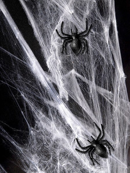 Sztuczne czarne plastikowe pająki na Halloween x10