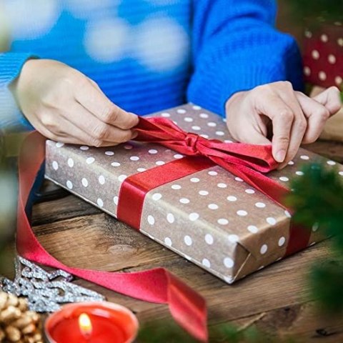 Czerwona wąska wstążka tasiemka do kokard prezent Czerwona wąska wstążka tasiemka do kokard prezent