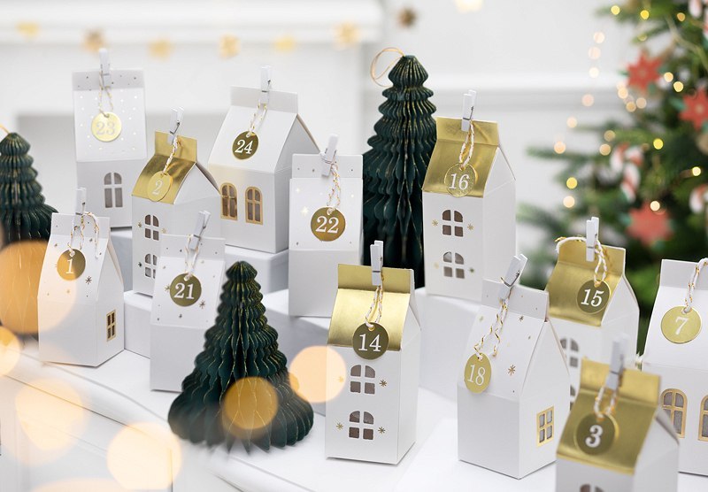 Kalendarz adwentowy białe domki na Święta prezenty