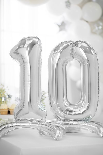 Stojący balon foliowy Cyfra ''0'', 70cm, srebrny Stojący balon foliowy Cyfra ''0'', 70cm, srebrny