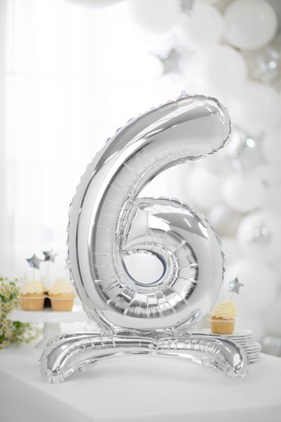 Stojący balon foliowy Cyfra ''6'', 70cm, srebrny Stojący balon foliowy Cyfra ''6'', 70cm, srebrny