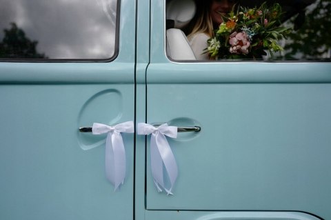 Kokardy białe satynowe ozdoby na auto komunia 4szt Kokardy białe satynowe ozdoby na auto komunia 4szt