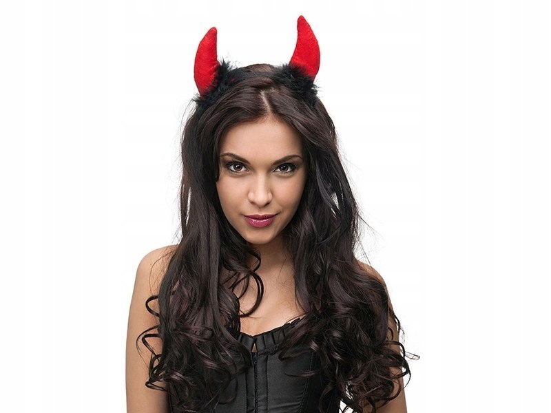 Czarne skrzydła diablicy upadły anioł na Halloween Czarne skrzydła diablicy upadły anioł na Halloween