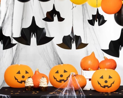 Dekoracje na Halloween pajęczyna balony nietoperze Dekoracje na Halloween pajęczyna balony nietoperze