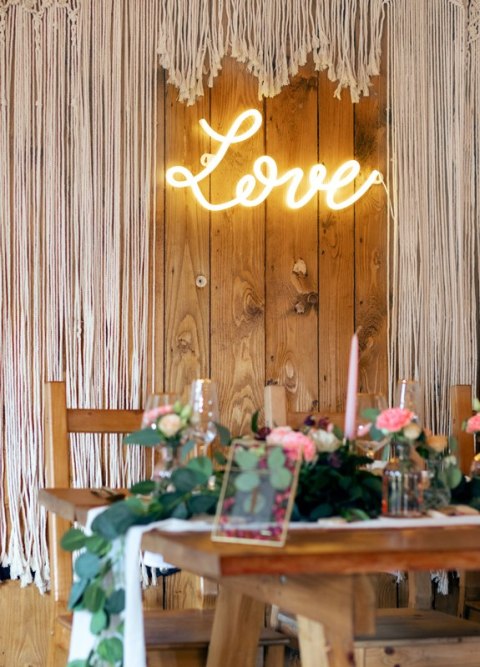 Neon LED - Love, biały, 61x27,4 cm Neon LED - Love, biały, 61x27,4 cm